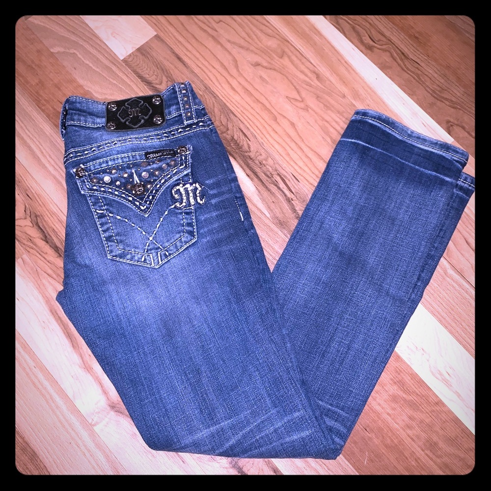 Buckle exclusive Miss Me size 27 straight cut